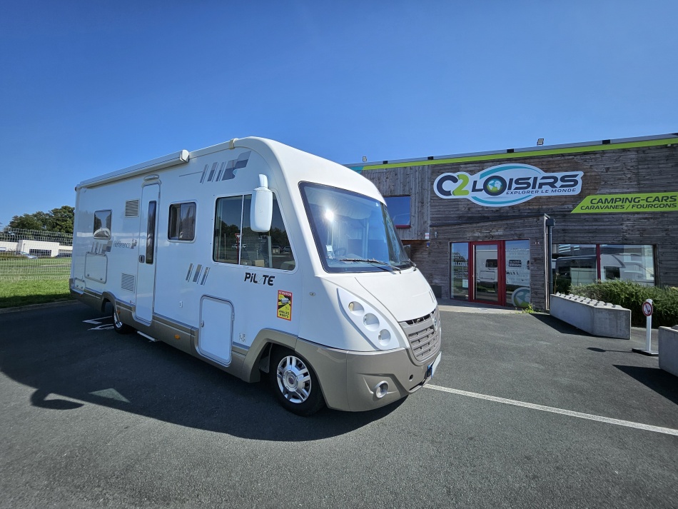 camping car PILOTE  REFERENCE G741 modèle 2011