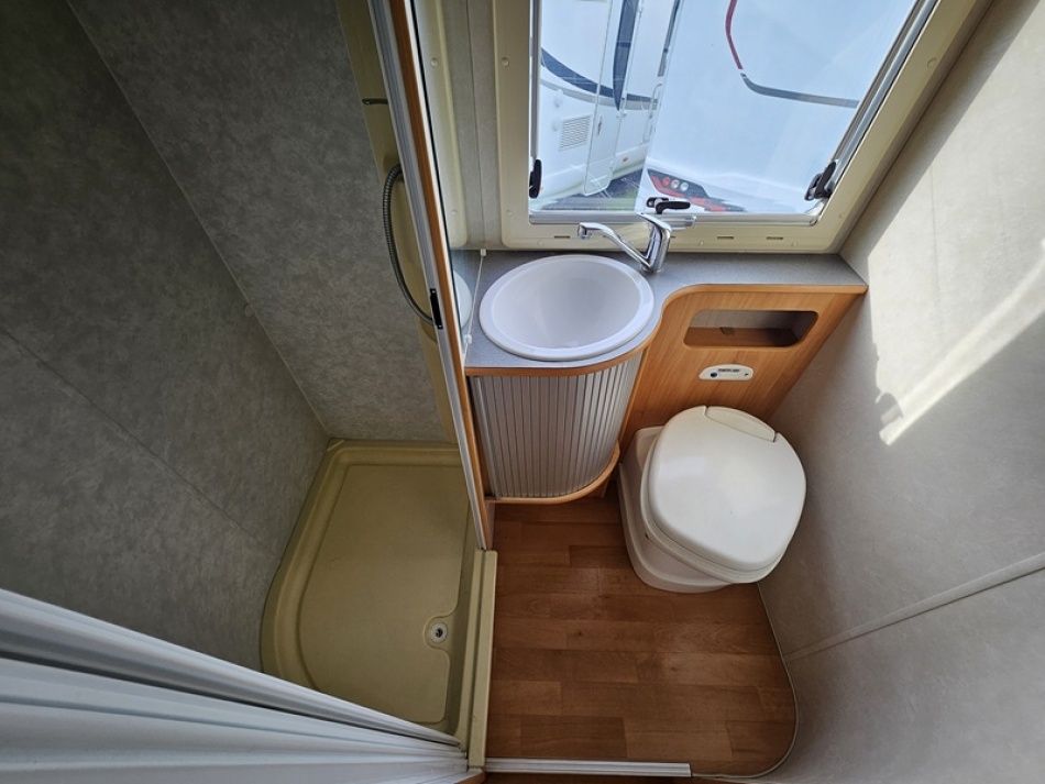 ADRIA  ADRIATIK 680 SK