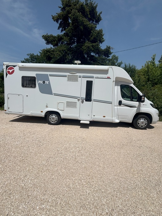 camping car PILOTE  P 746 modèle 2020