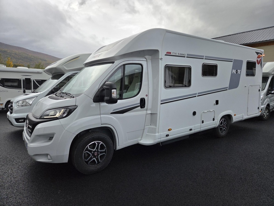 camping car PILOTE  P 746 modèle 2024