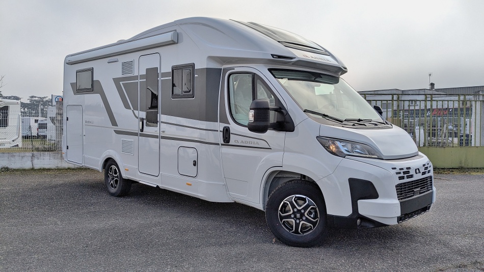 camping car ADRIA  MATRIX 670DL PLUS + PACK LITHI mod&egrave;le 2025